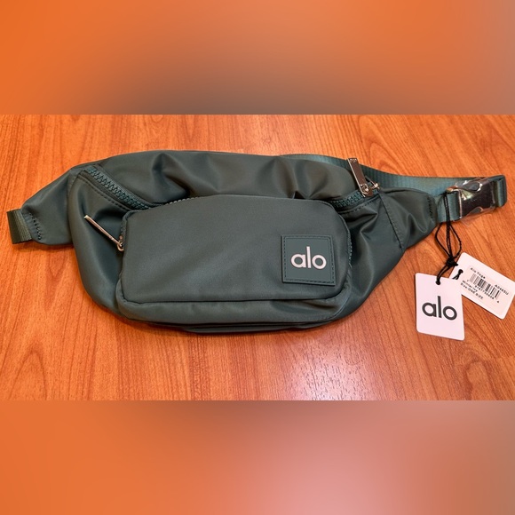 ALO Yoga Handbags - ALO Yoga Explorer Fanny Pack. Brand New never used.